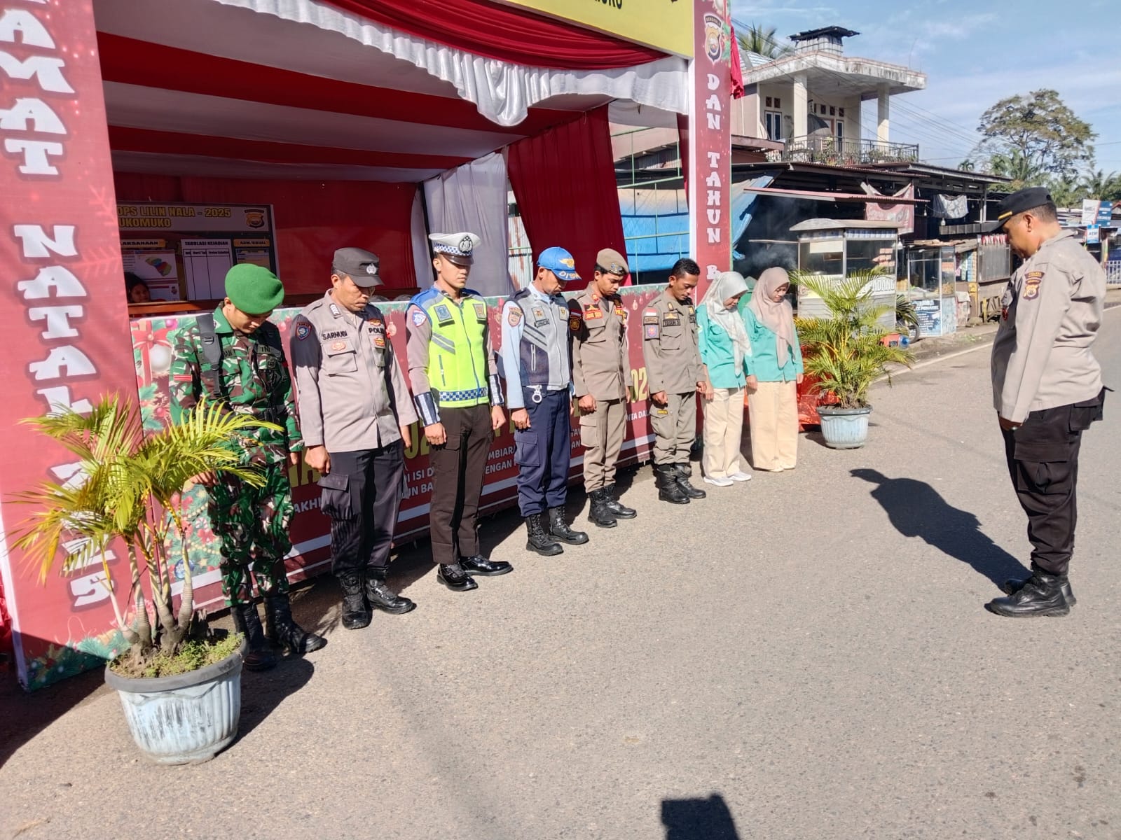 Pengamanan Pos Nataru 2025/2026 oleh Satpol PP Kabupaten Mukomuko
