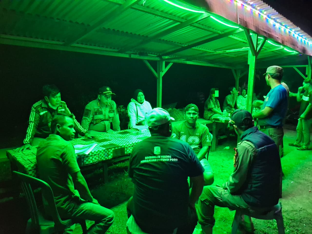 SATPOL PP MUKOMUKO GELAR PENGAWASAN USAHA KARAOKE, TEMUKAN MINUMAN BERALKOHOL DAN PELANGGARAN IZIN